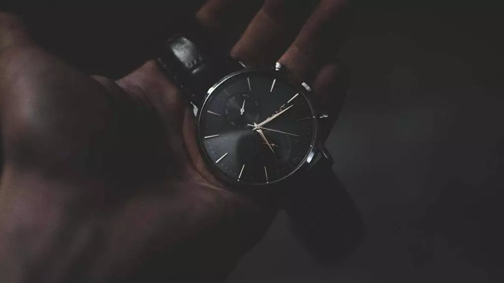 smart-watch-present-man